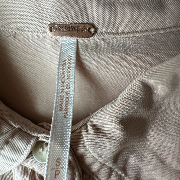 Free People Woman’s Shirt Tan Botton Up Size S/P FLAW - Picture 6 of 8